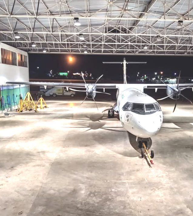 Aeronave ATR no hangar da JF Aviation em Brasília